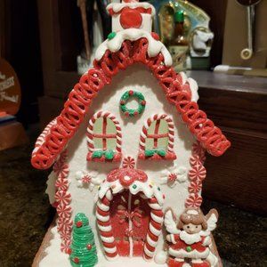 RARE Valerie Parr HIll Illuminated Gingerbread- ANGEL'S COTTAGE-Like Raz Imports